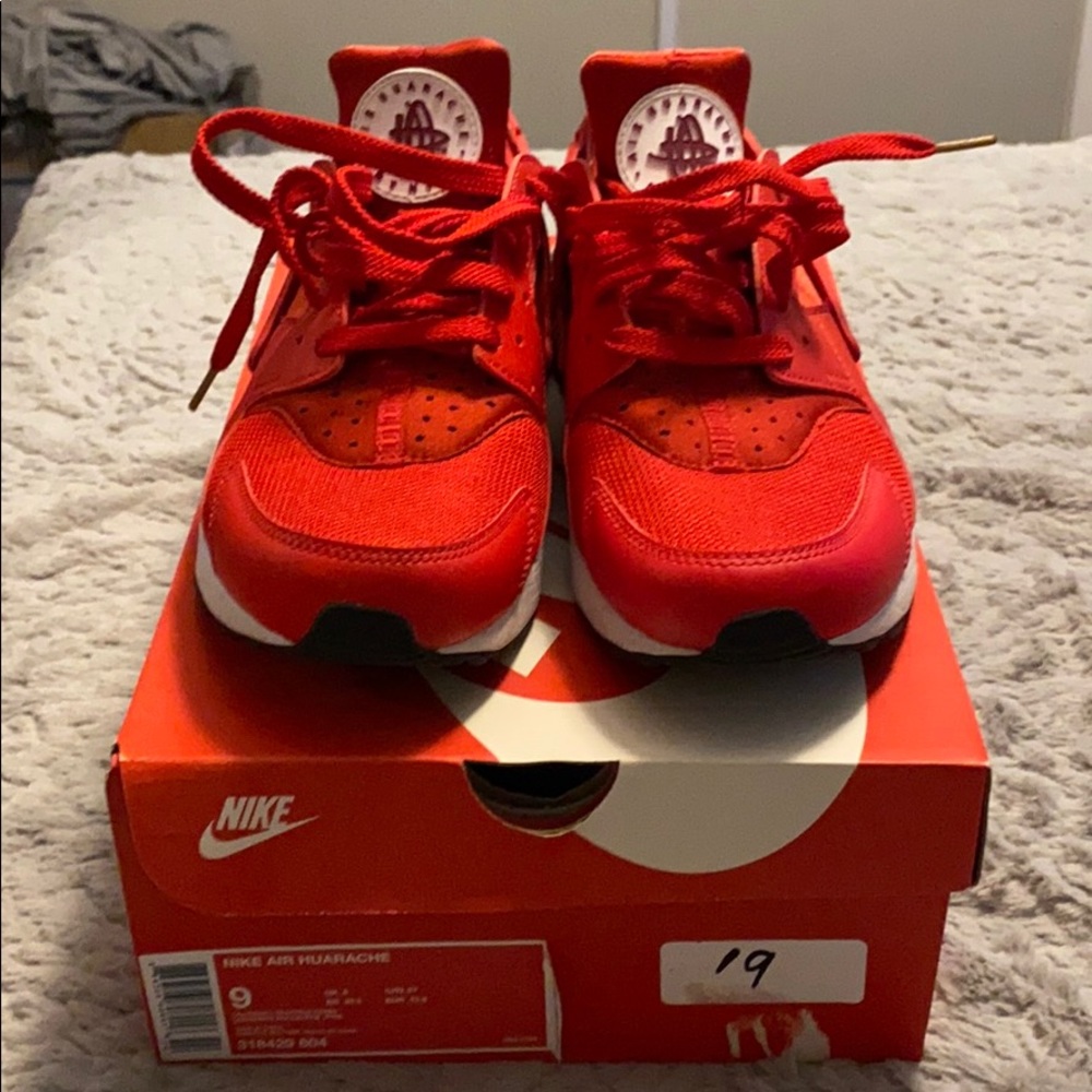 Men size 9 Nike air Huarache